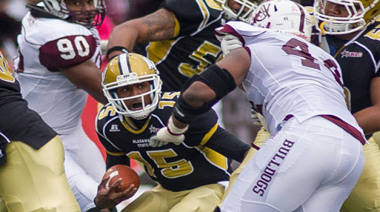 Magic-City-Classic-2015-Alabama-State-Runs-Past-AAMU.jpg