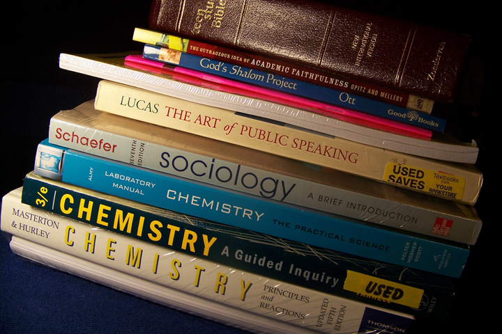 3 Ways to Save Money on College Text Books