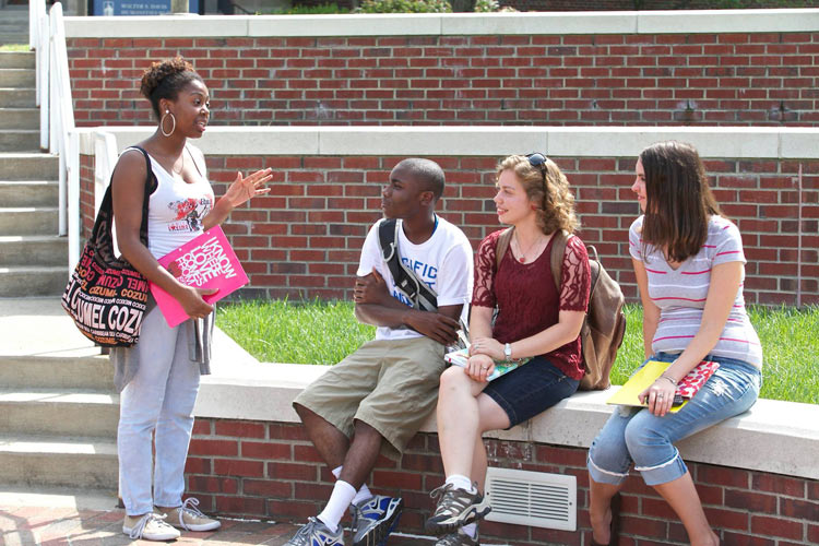ennessee State University sophomore Victoria Turner offered advice about campus life to freshmen Tony Bowens, Jr, Alanta, Ga; Brie Walsh of Bethlehem, New Hampshire; and Jessica Rhea of Nashville.