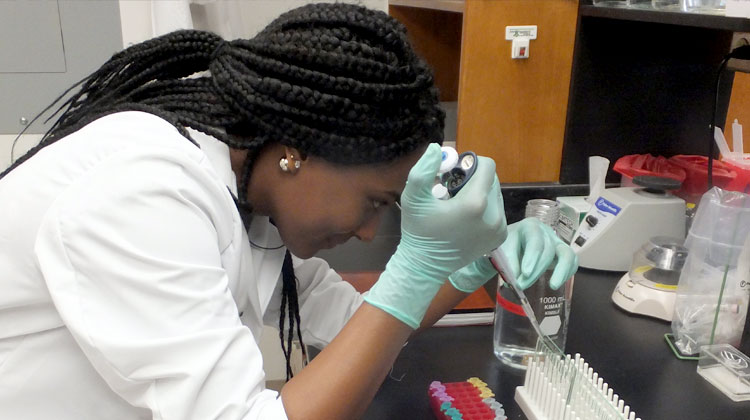 An undergraduate student got hands-on and mentored biomedical laboratory experience during her Aspirnaut Summer Research Internship.